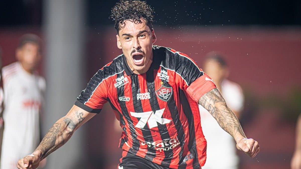 Vitória bate o Internacional por 1 a 0 e deixa a zona de rebaixamento em Salvador