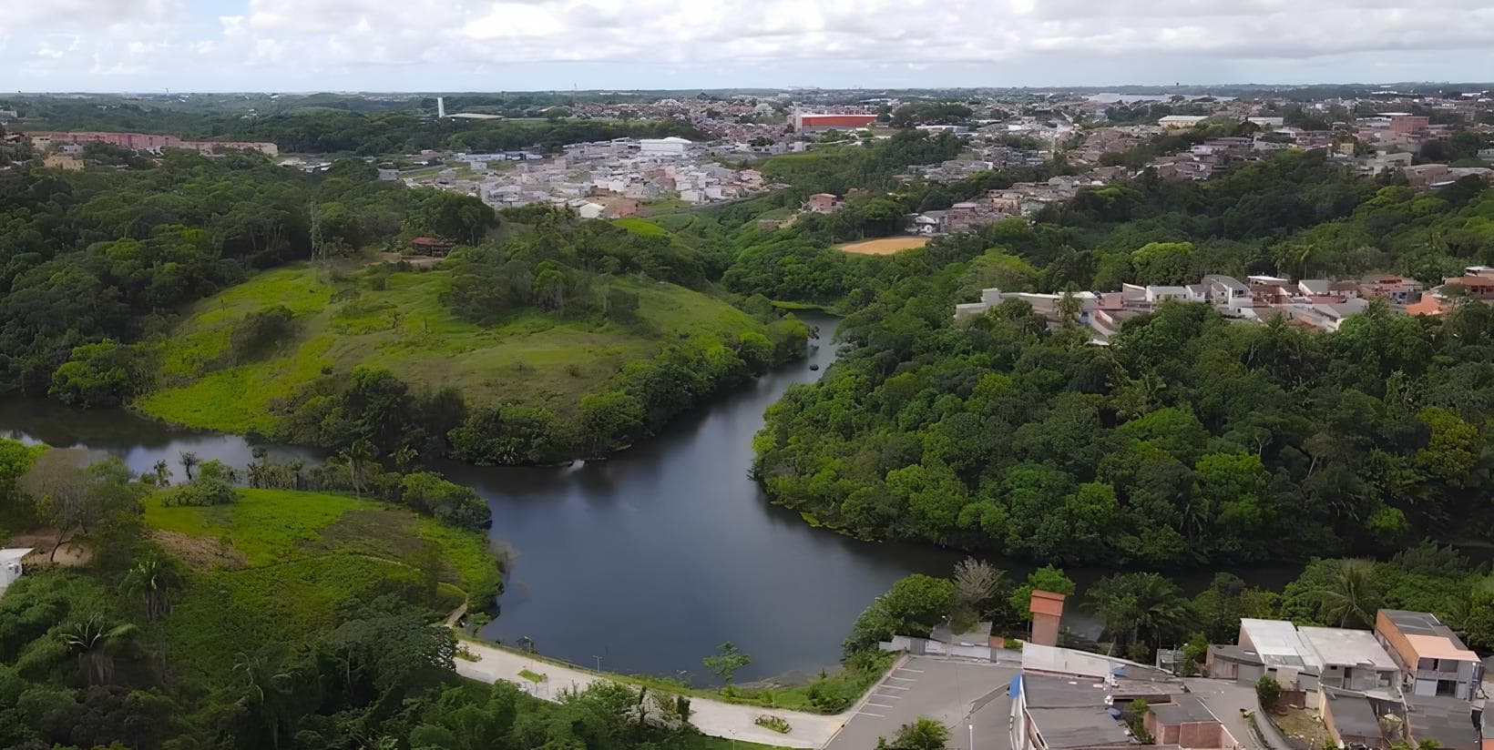 Simões Filho celebra 64 anos de emancipação com investimentos em educação e desenvolvimento