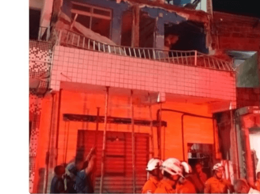 Duas pessoas morrem e nove ficam feridas após laje desabar em Salvador