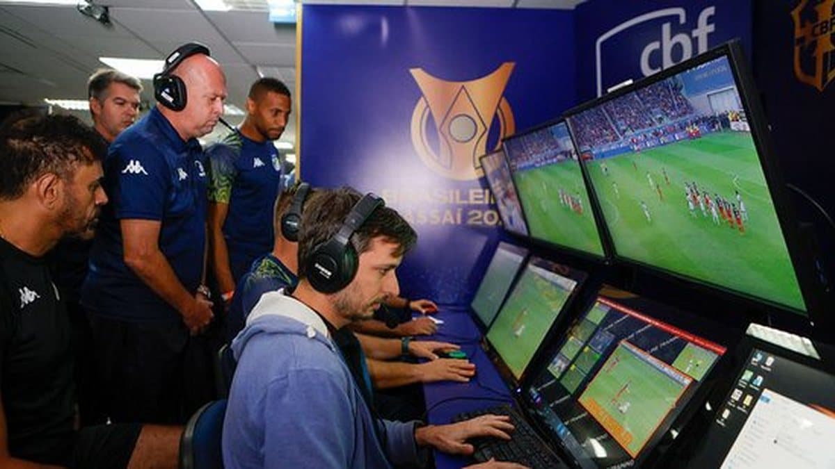 CBF anuncia impedimento semiautomático no Campeonato Brasileiro de 2026