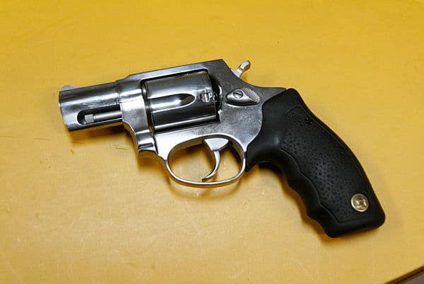 Criança de 4 anos morre por tiro acidental em Jacobina, na Bahia