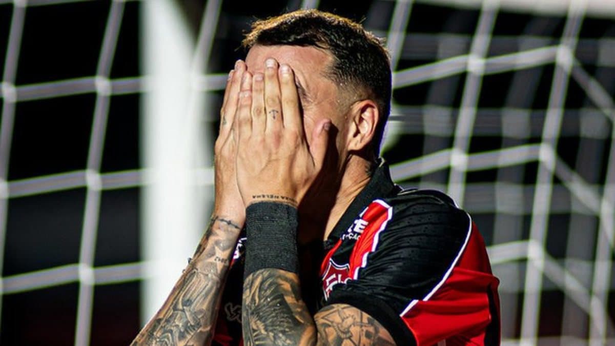 Vitória enfrenta 61% de chances de rebaixamento após derrota do Palmeiras em SP