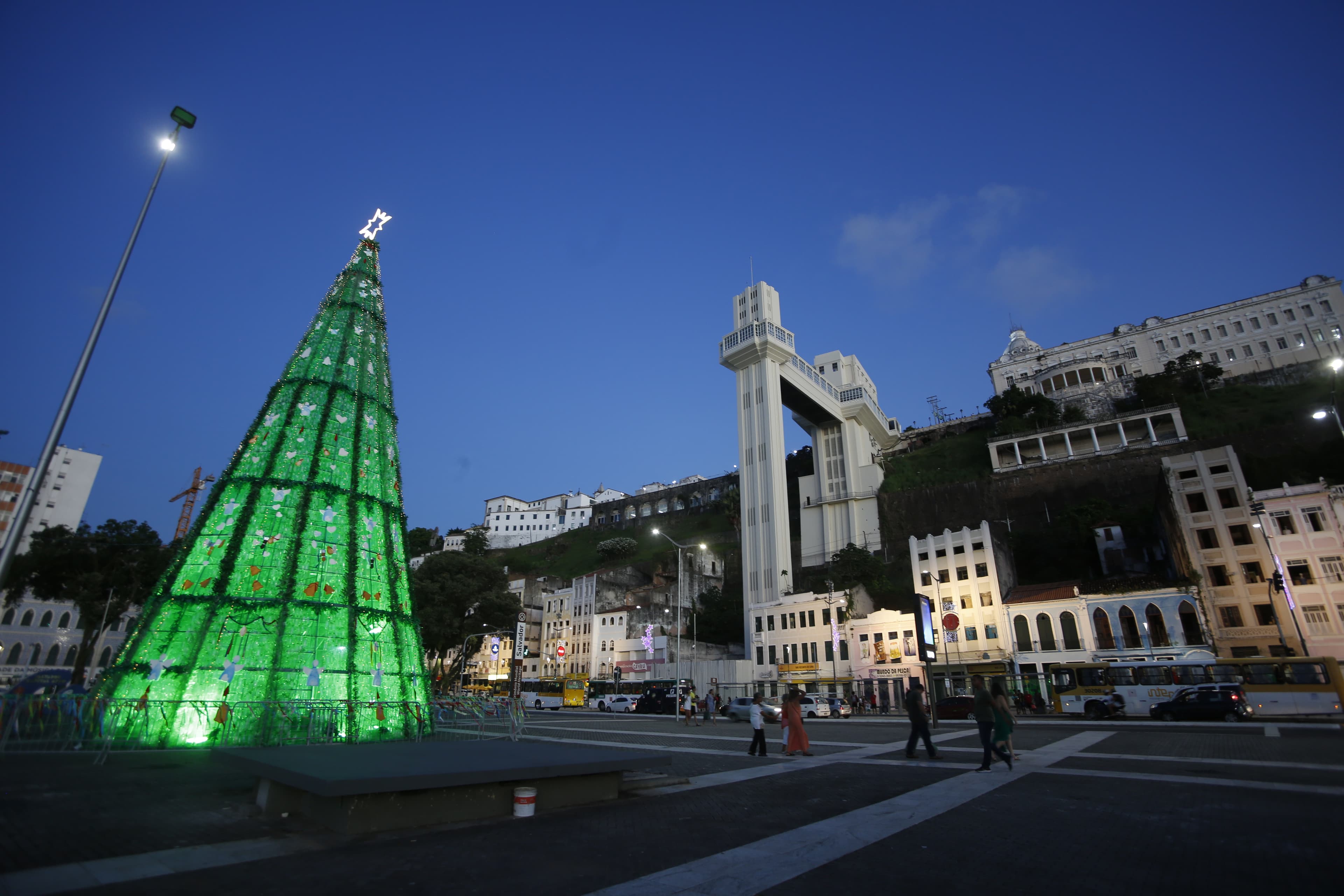 Alternativas simples e sustentáveis para árvore de Natal tradicional no Brasil