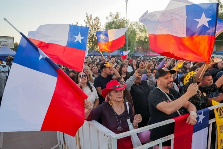 Chilenos votam em eleição presidencial de 2025 com alta participação
