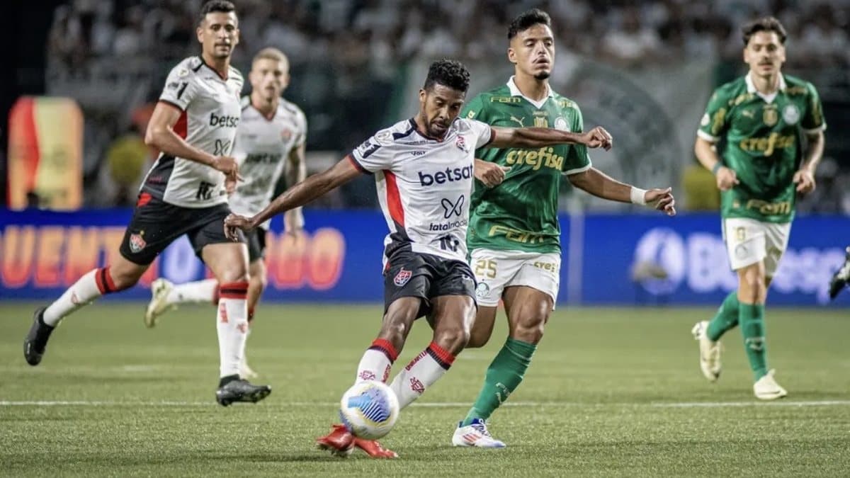 CBF define Lucas Torezin na arbitragem de Palmeiras x Vitória no Brasileirão