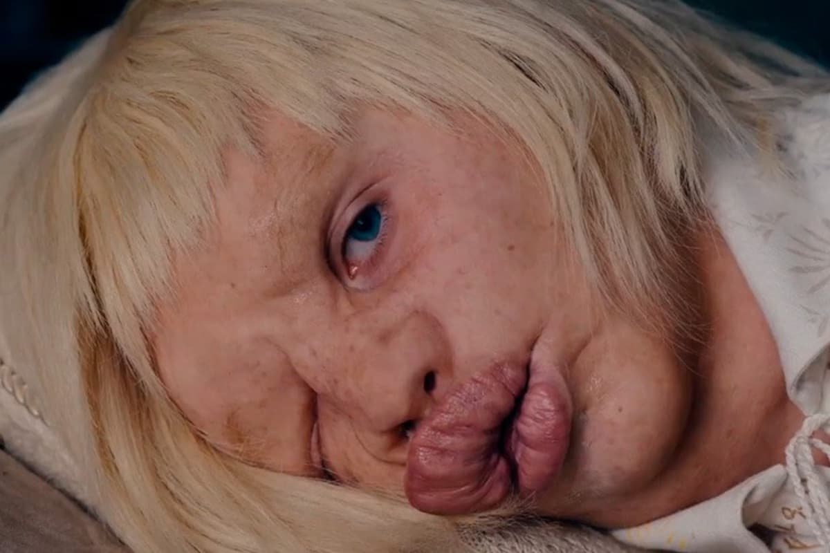 Florence Pugh fala sobre depressão após filme Midsommar - O Mal Não Espera a Noite