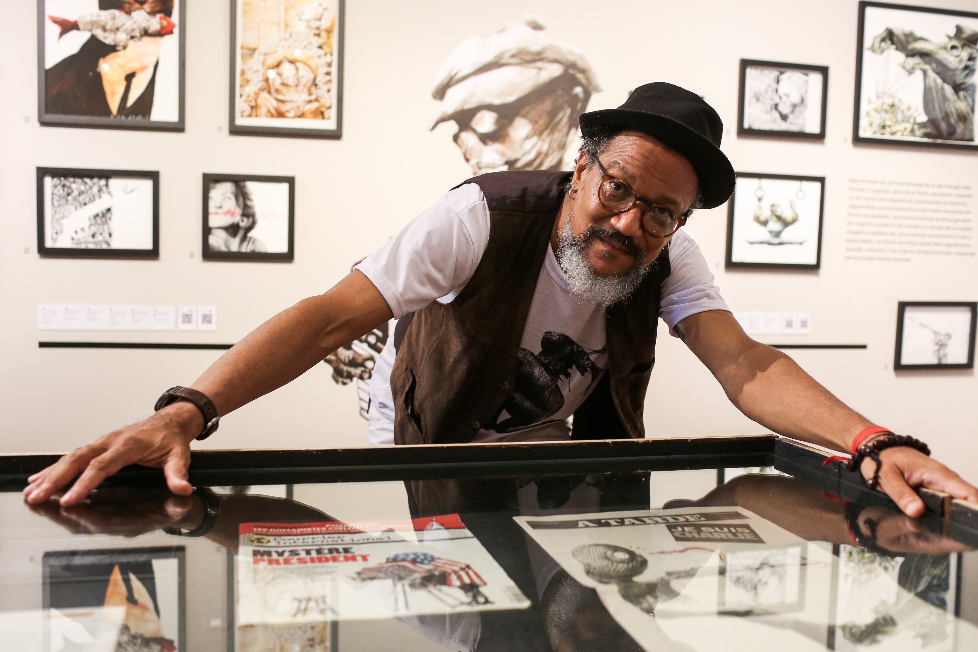 Cau Gomez indicado ao Prêmio Multishow 2025 pela capa de O Mundo Dá Voltas