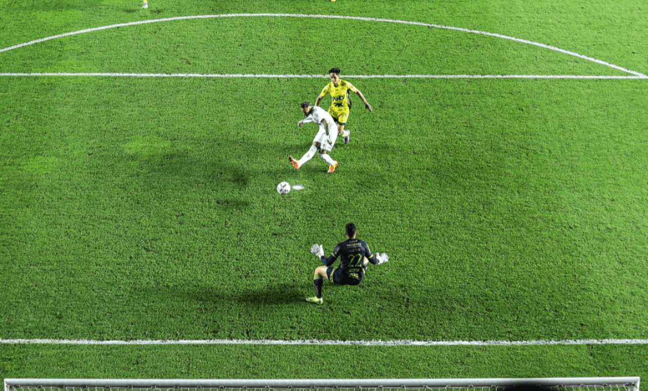 Neymar destaca aprendizado com Romário após gol no empate do Santos contra o Mirassol