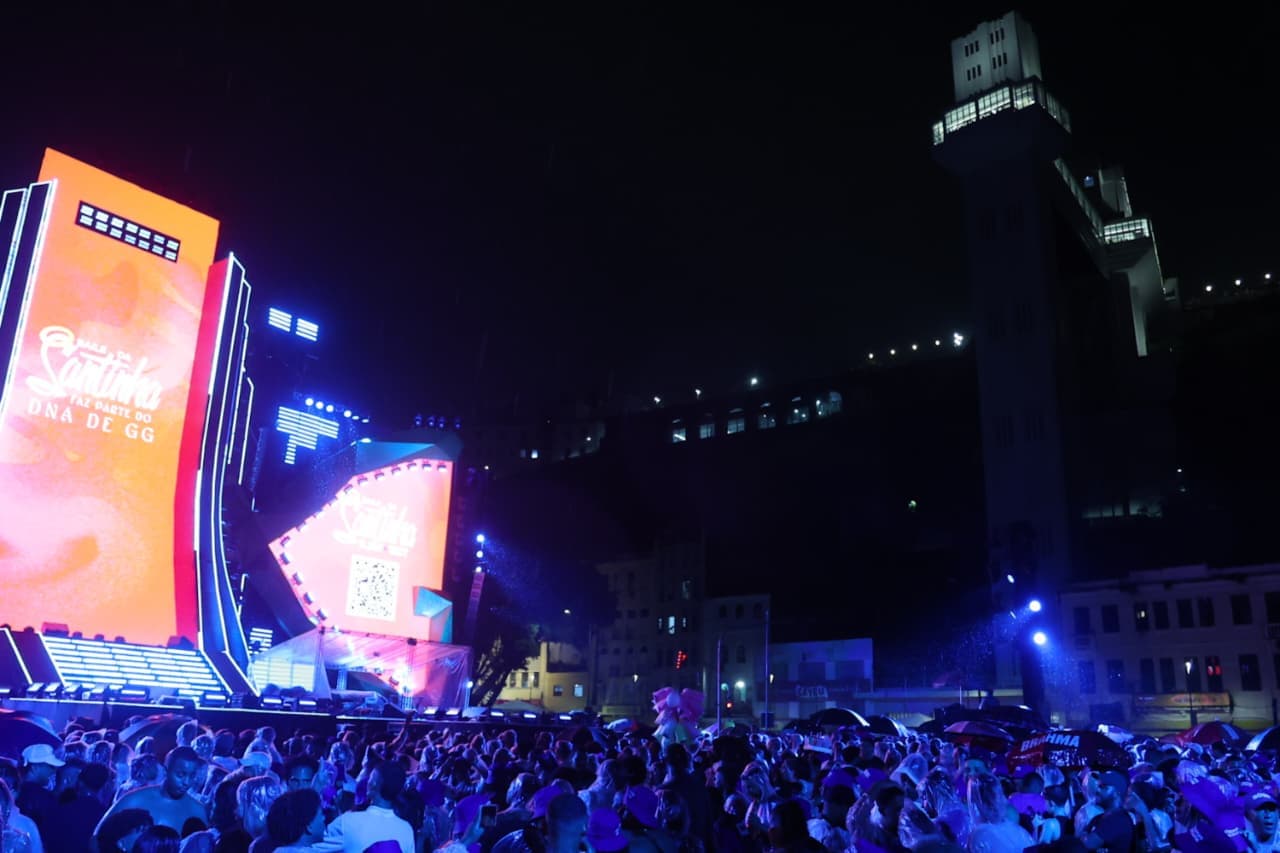 Show de Léo Santana adiado em Salvador devido a fortes chuvas na praça