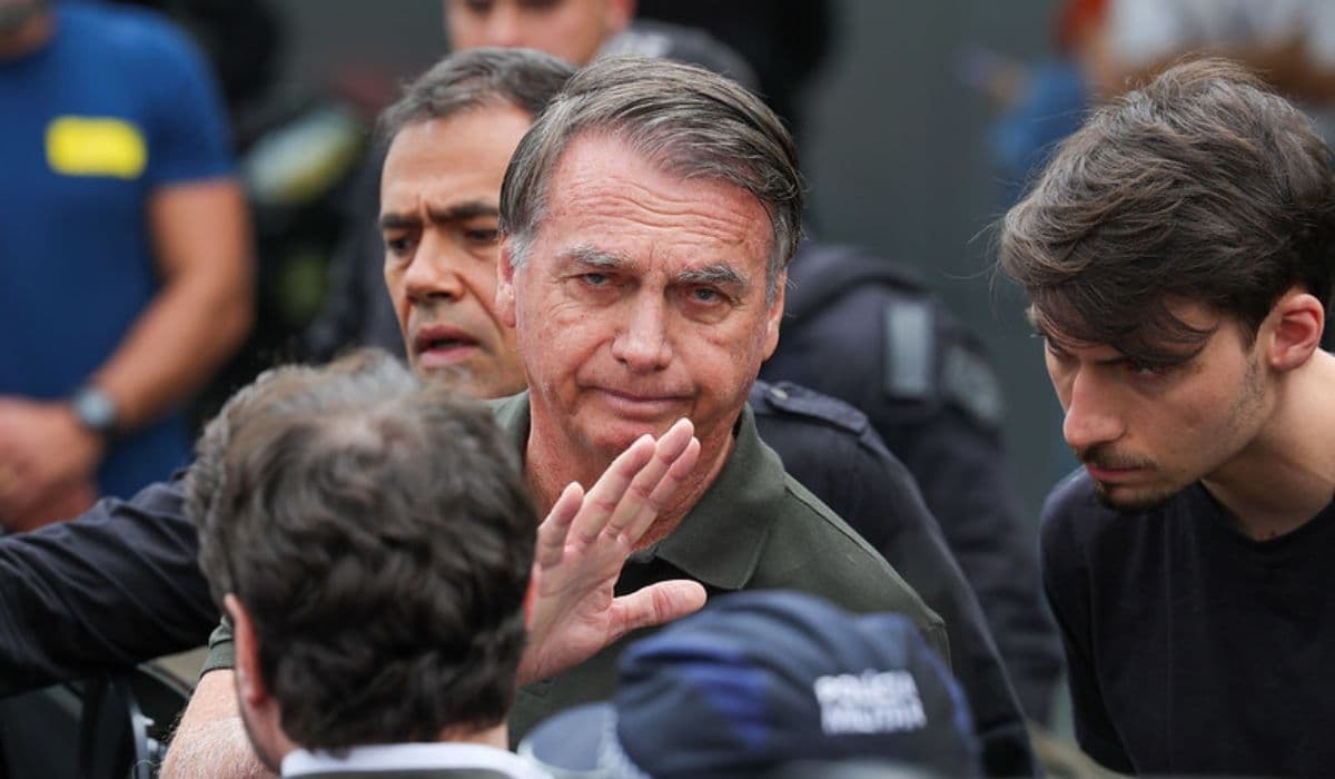 Bolsonaro solicita prisão domiciliar humanitária a Moraes por problemas de saúde
