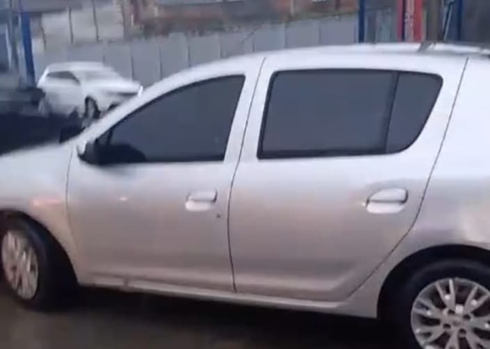 Casal encontrado morto dentro de carro em Simões Filho, BA, com marcas de tiro