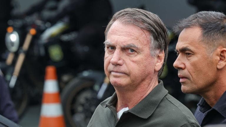 Prisão preventiva de Jair Bolsonaro mantida; ex-presidente alegou surto