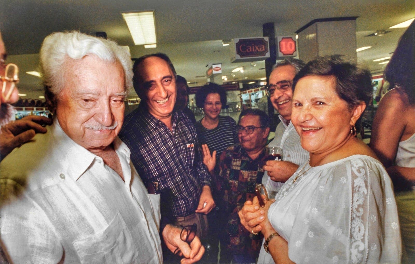 Médico recomenda Perini à mãe de Paloma Amado após morte de Jorge Amado, em Salvador