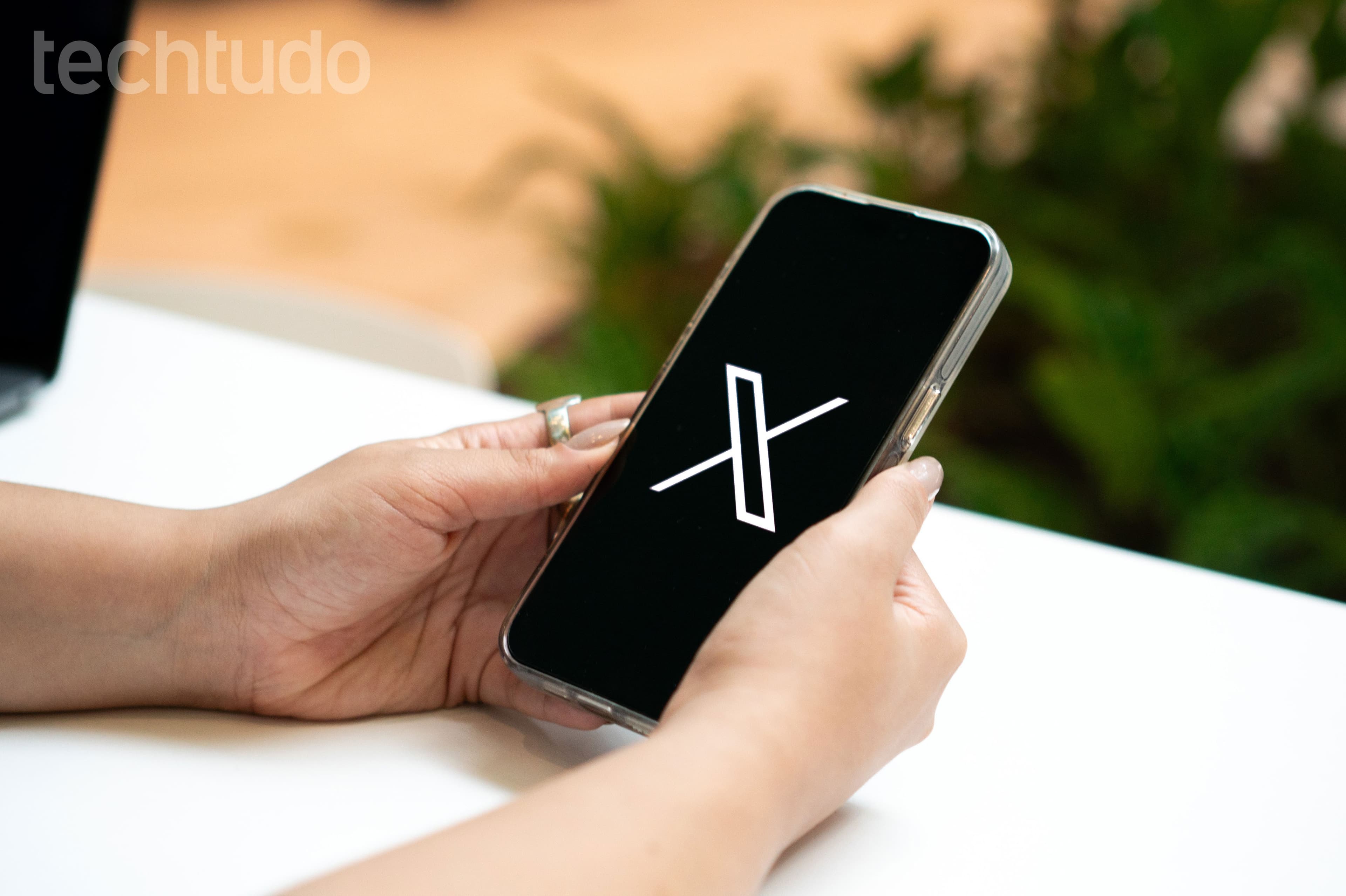 Novo feed personalizado do X pelo Grok é adotado, mas modo cronológico ainda disponível