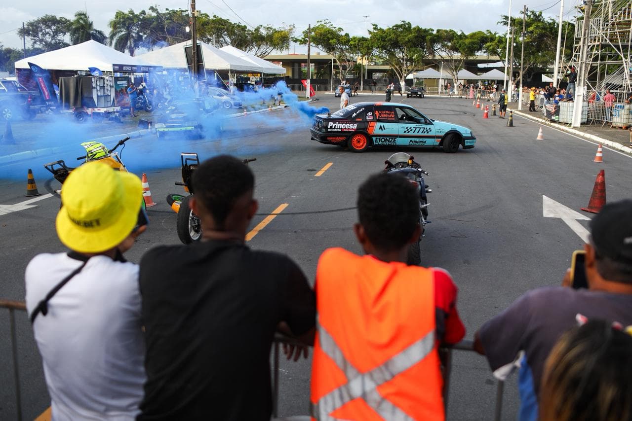 Fenagro 2025 em Salvador: Abertura com drift e manobras radicais emocionantes