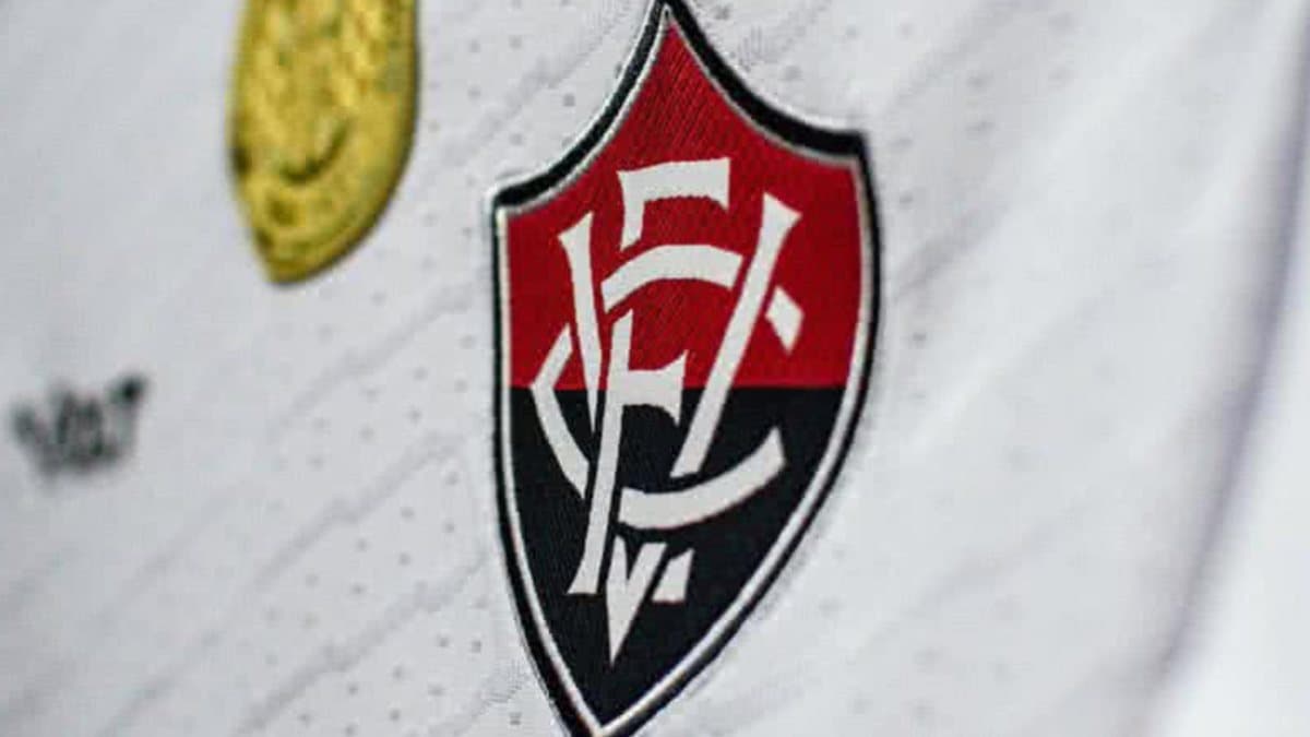 Zagueiro do Vitória se lesiona em partida contra o Mirassol, na Série A