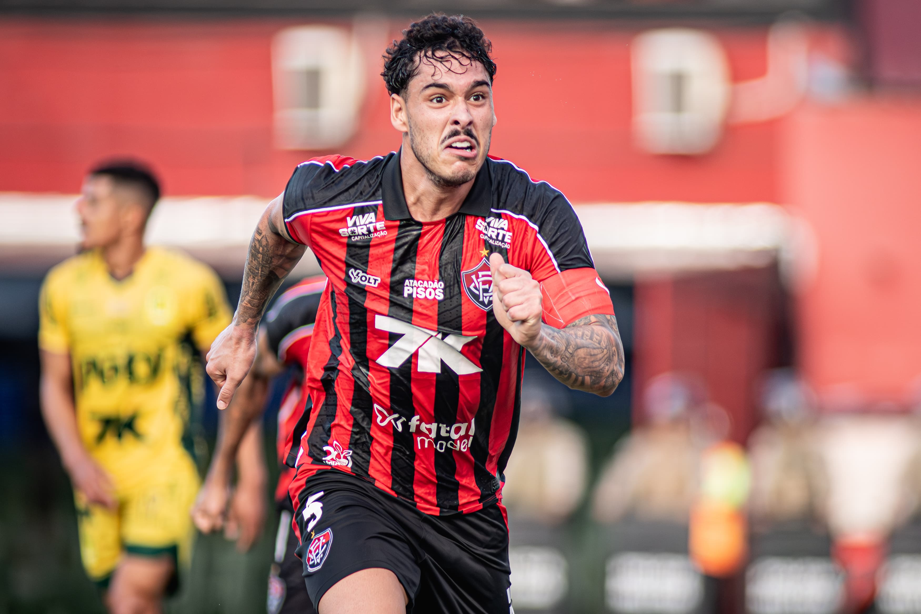 Vitória reduz risco de rebaixamento e sonha com Copa Sul-Americana