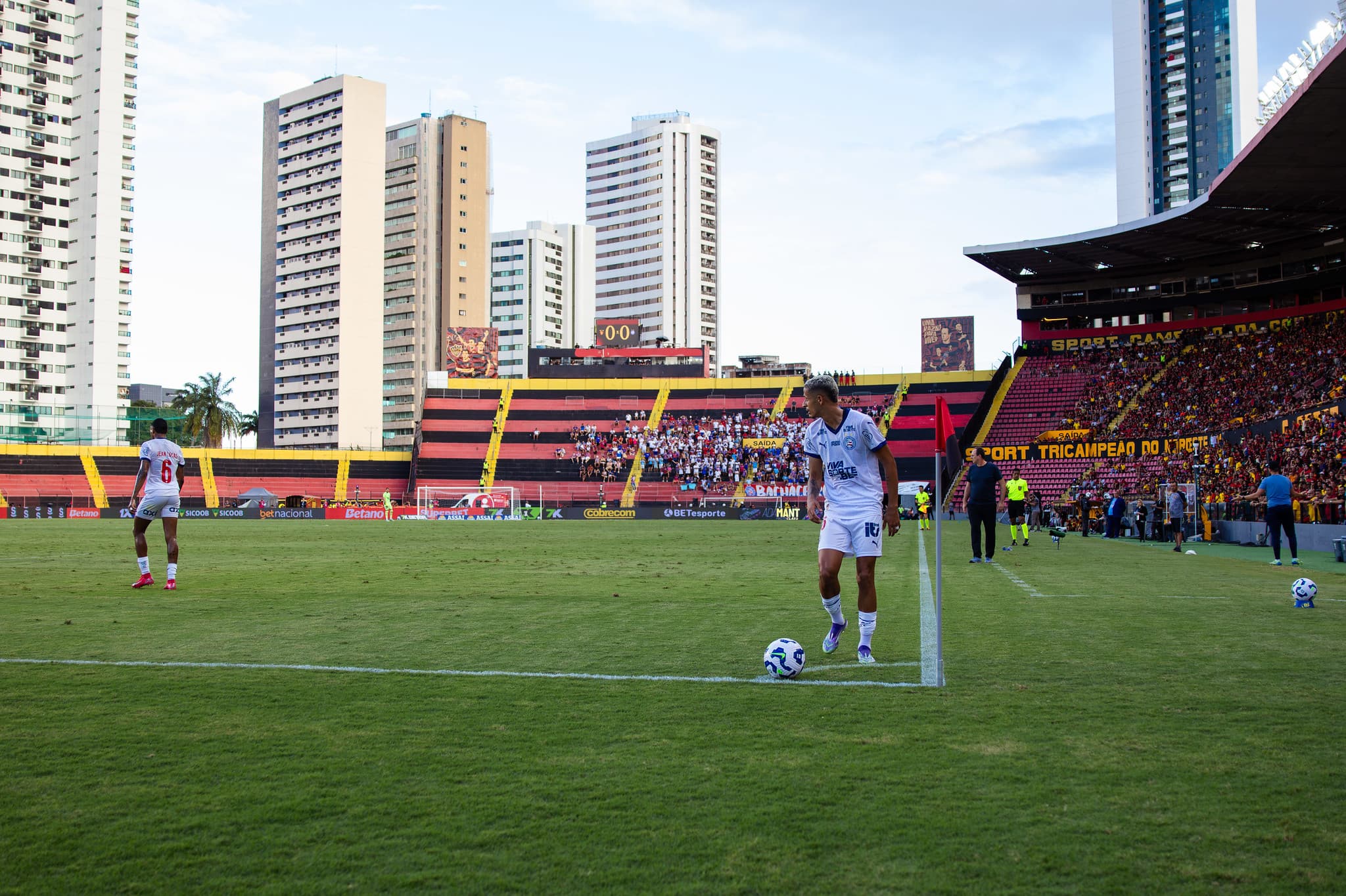 Bahia busca vitória contra Sport para quebrar tabu e sonhar com Libertadores em Salvador