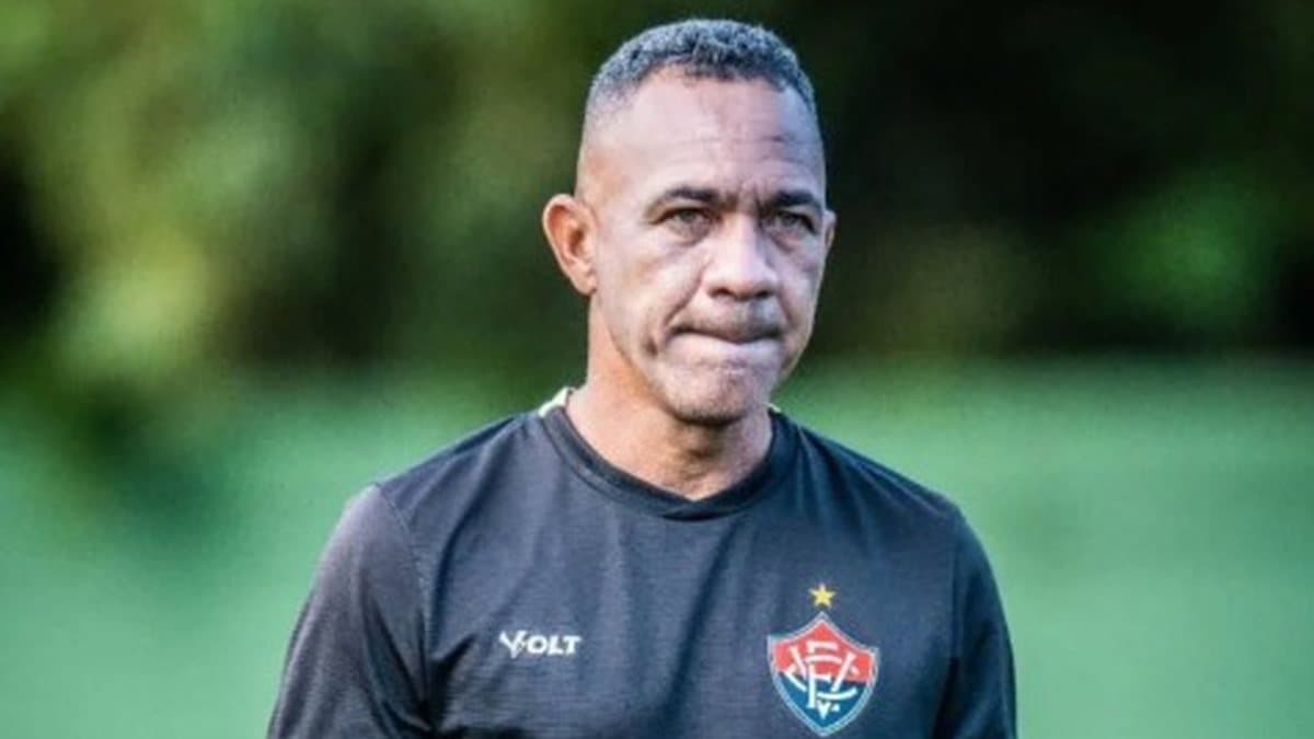 Marcos Carvalho deixa comissão técnica do Vitória durante temporada decisiva