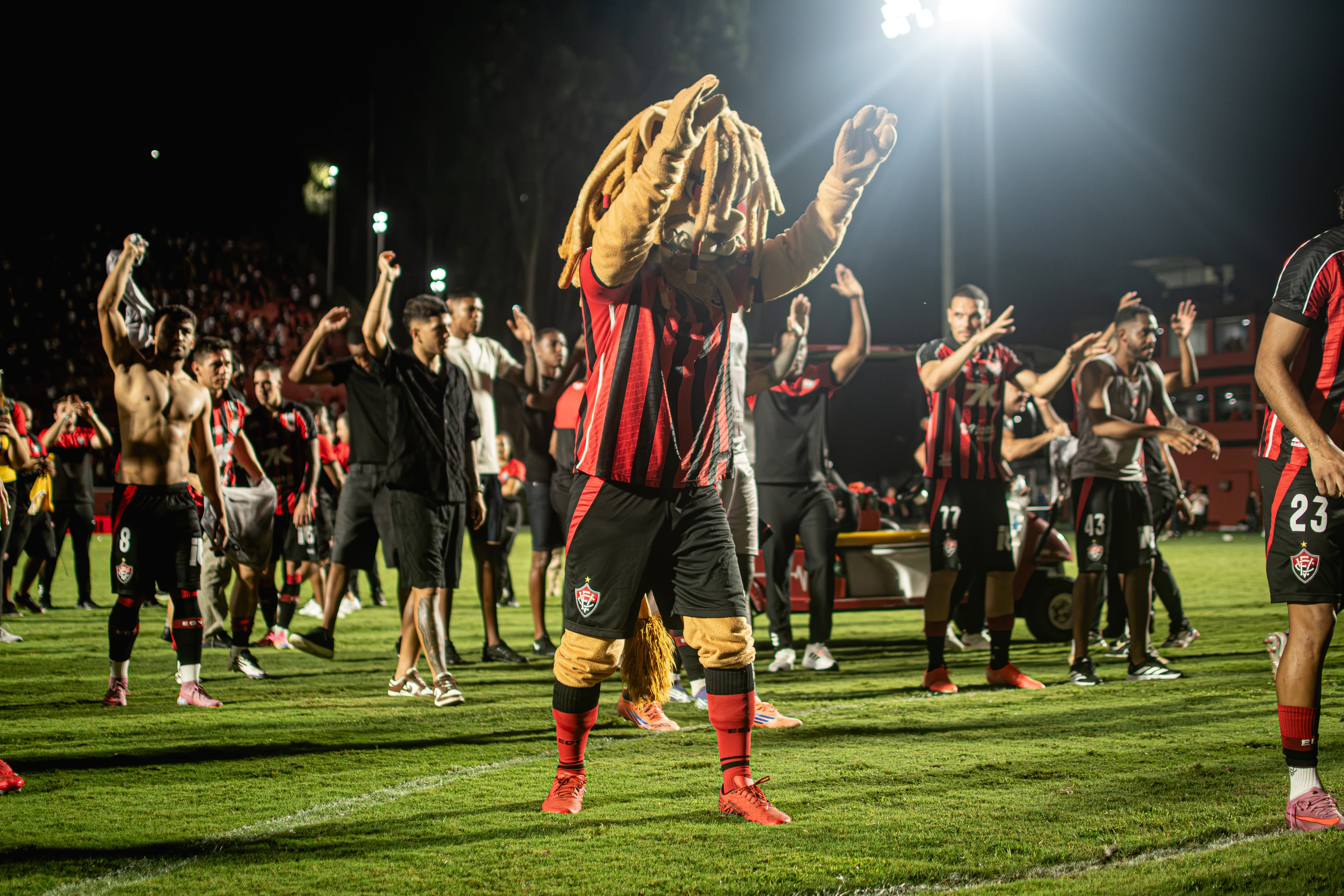 Vitória e São Paulo se enfrentam em jogo decisivo no Brasileirão 2026