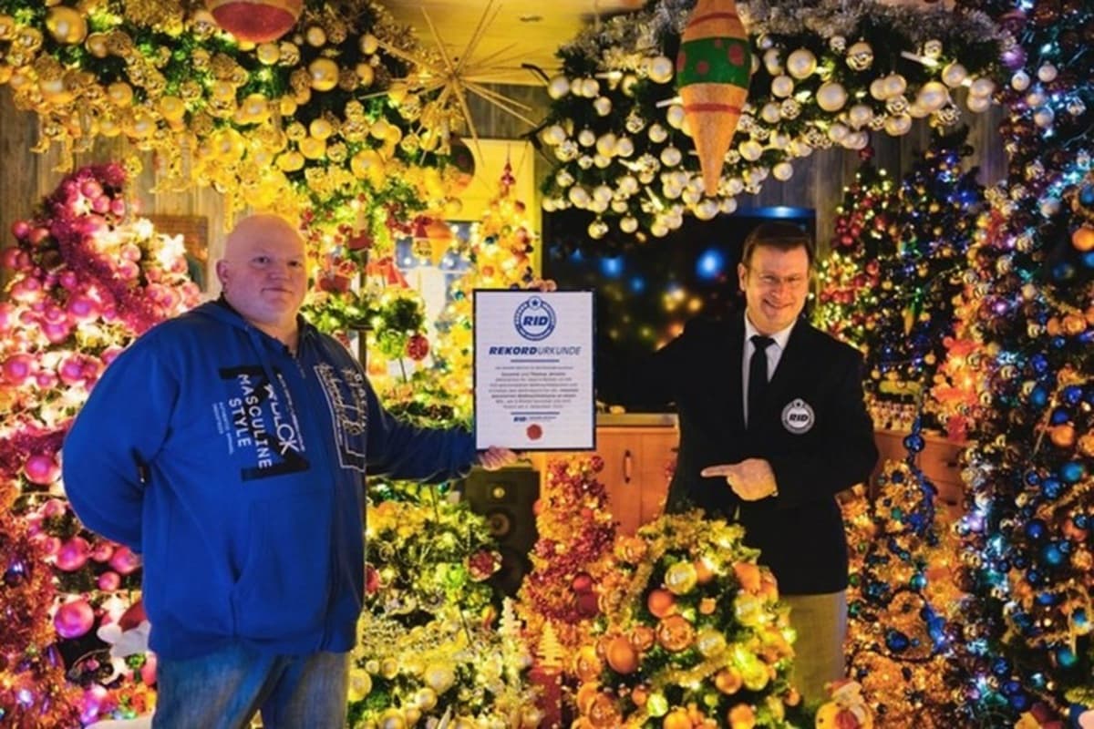 Família Jeromin quebra recorde de 621 árvores de Natal em Rinteln, Alemanha