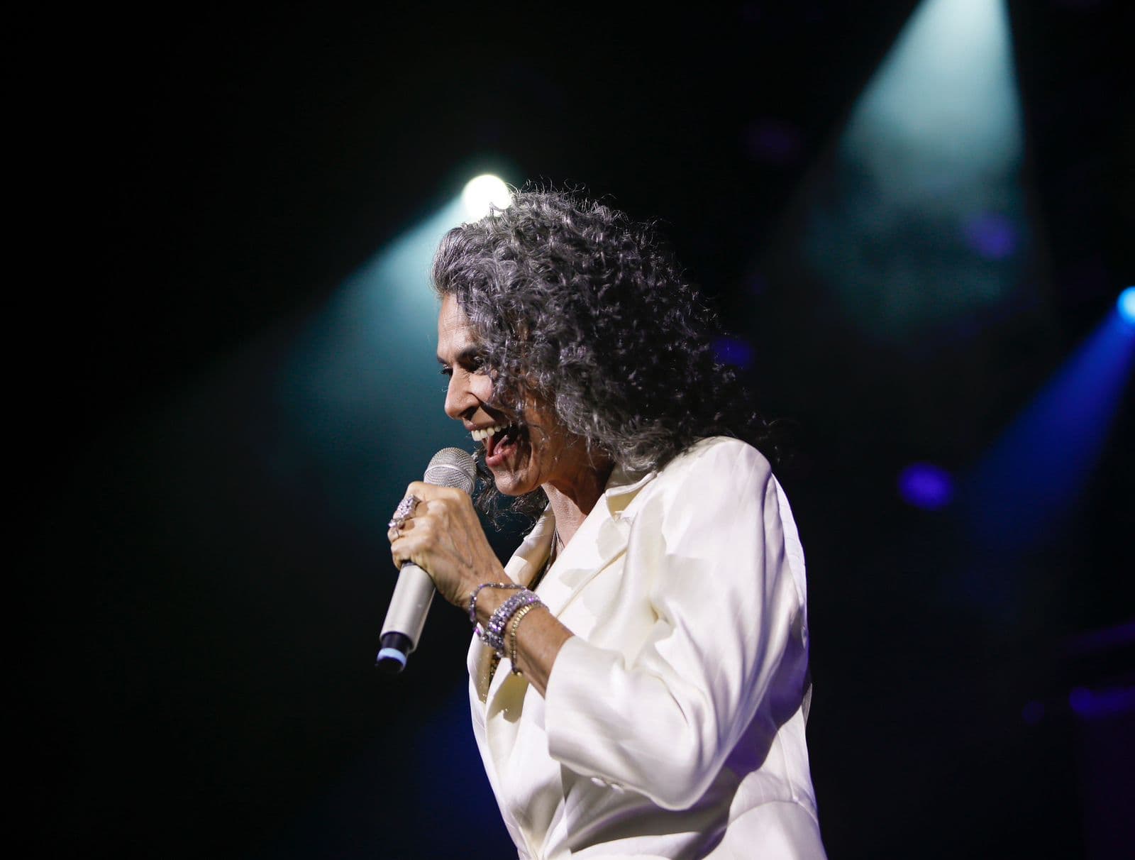 Simone homenageada em festival de música na Concha Acústica em Salvador