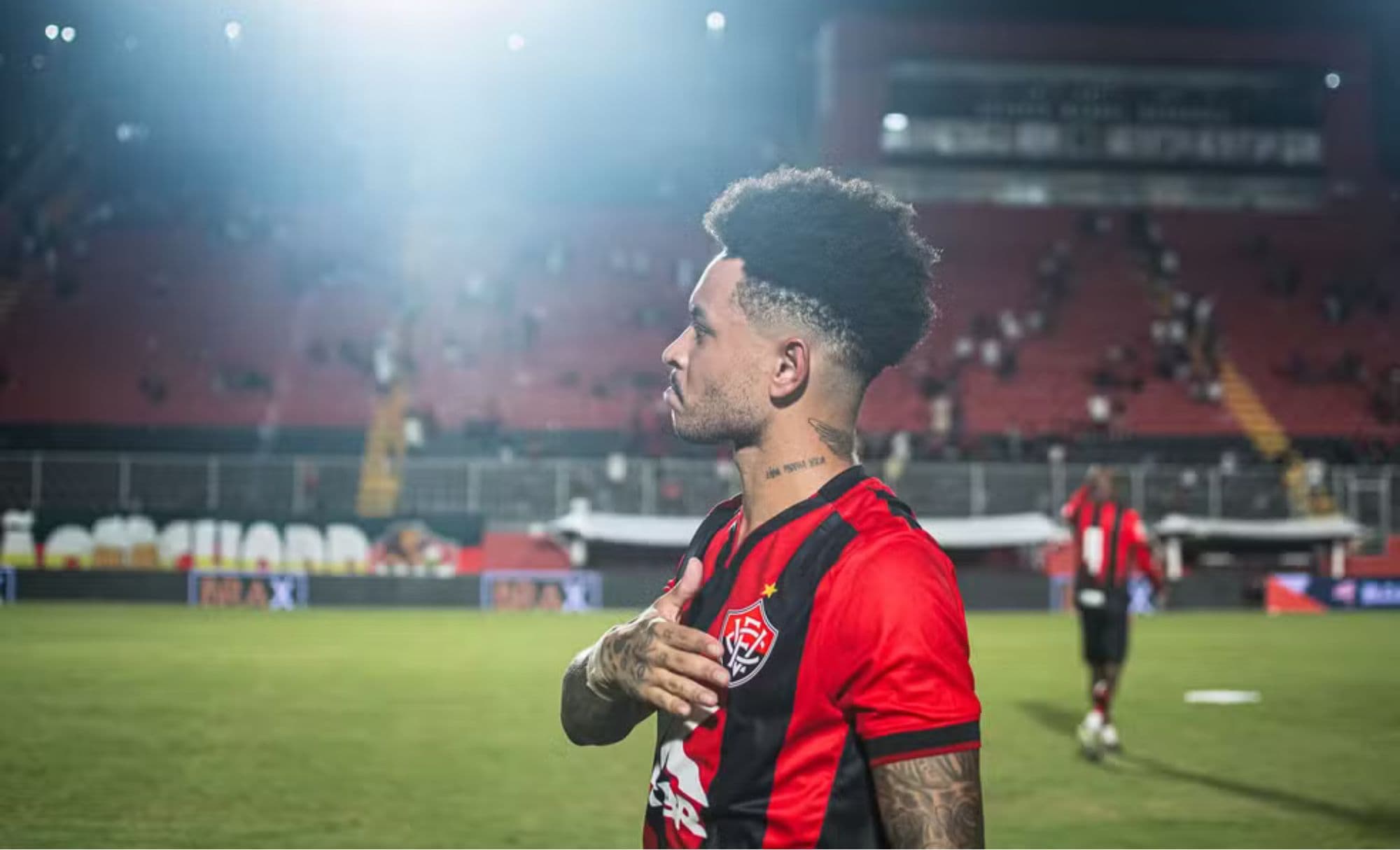 Matheuzinho fala sobre decisão do Vitória contra São Paulo em Salvador