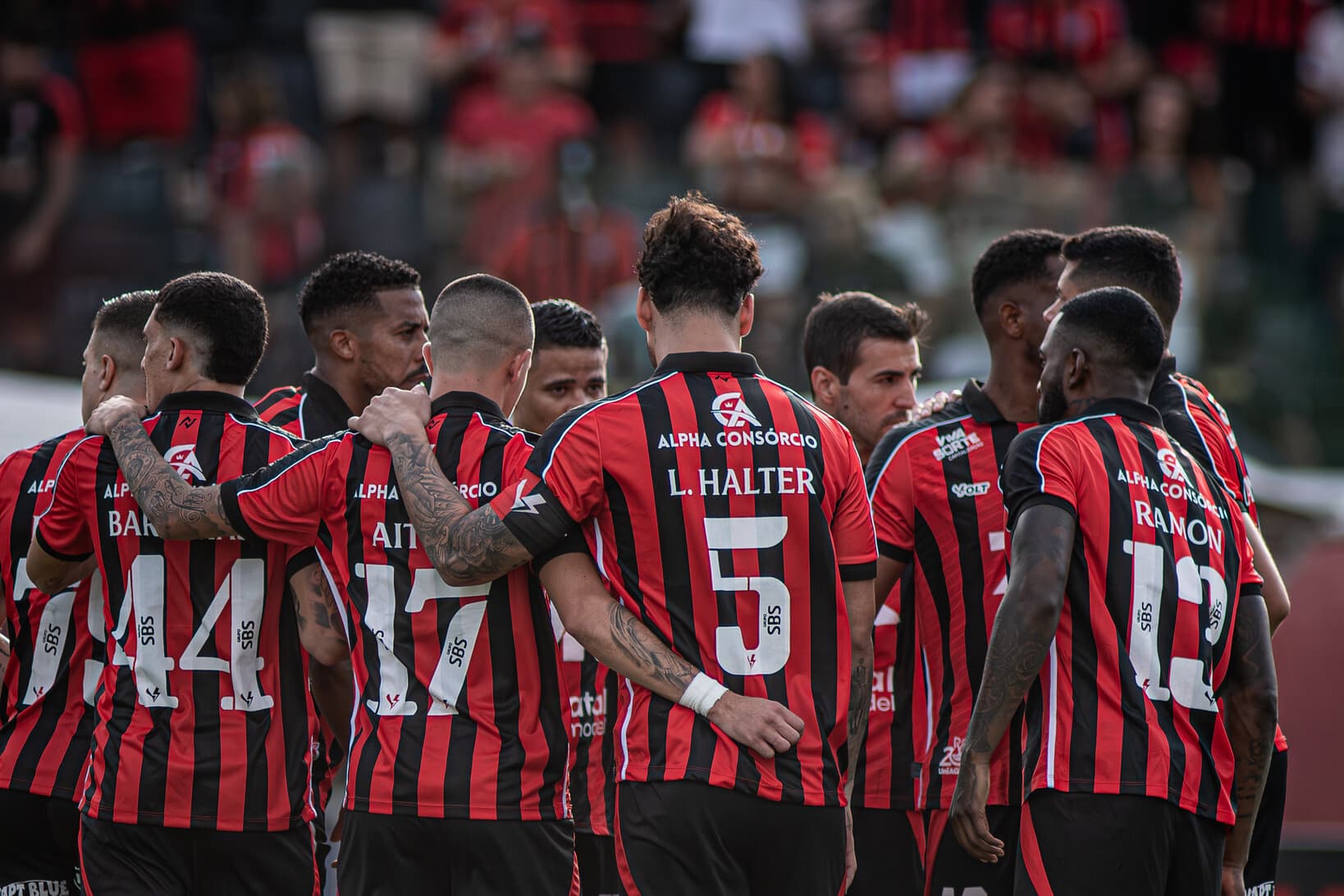 Vitória enfrenta São Paulo e precisa vencer para escapar do rebaixamento