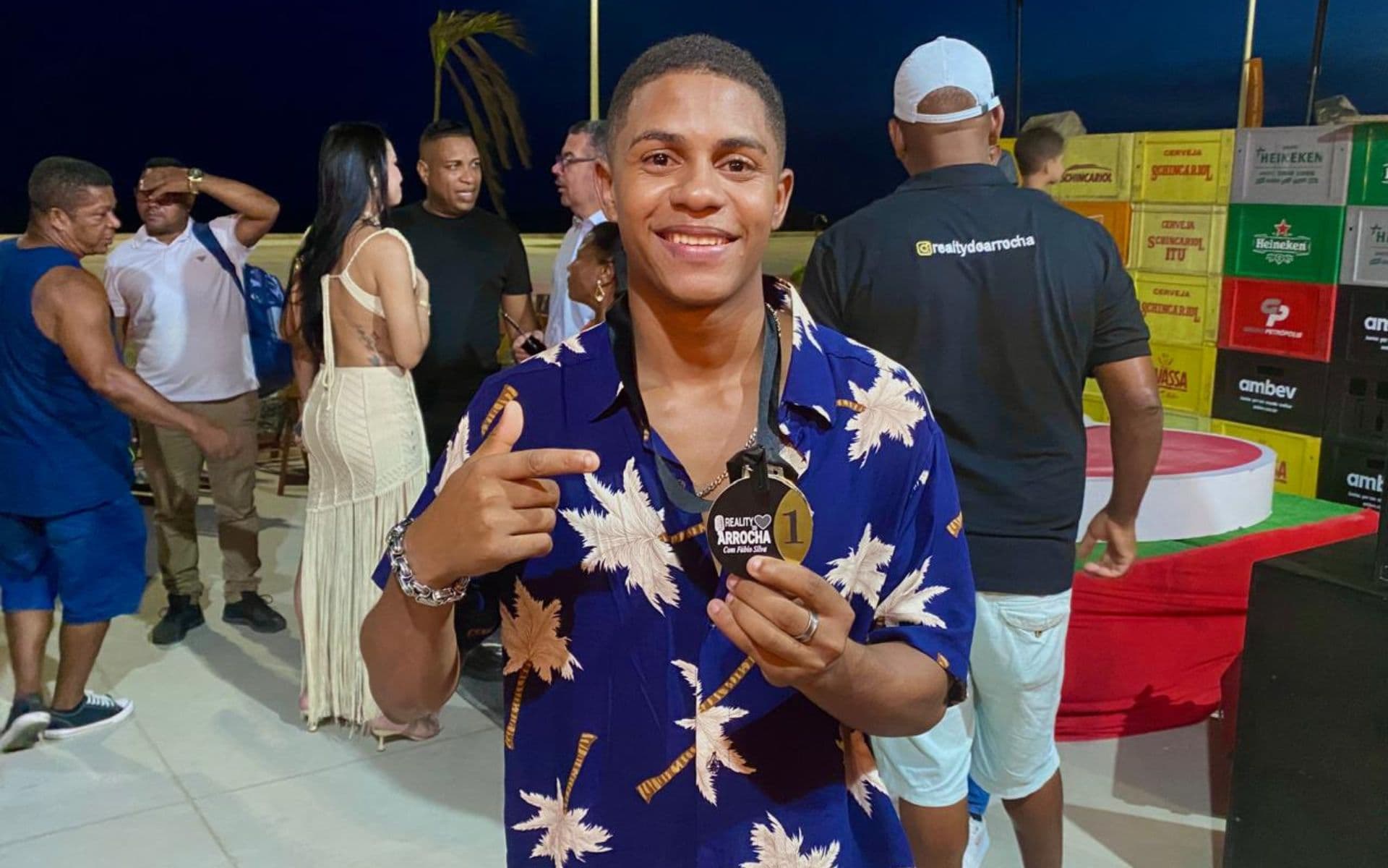 Raique Santana é campeão do Reality do Arrocha com prêmios musicais
