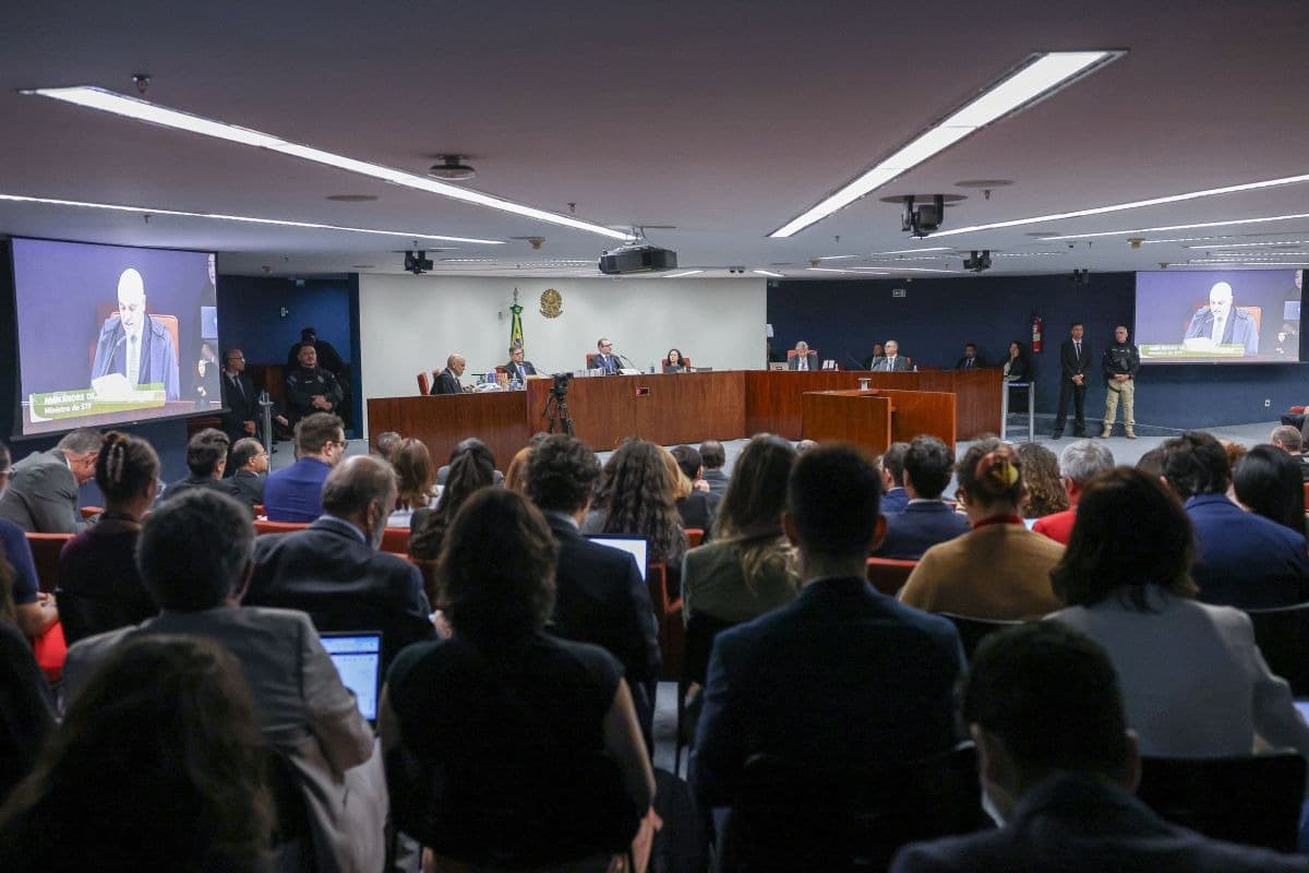 STF decide hoje se mantém cassação de Carla Zambelli em Brasília