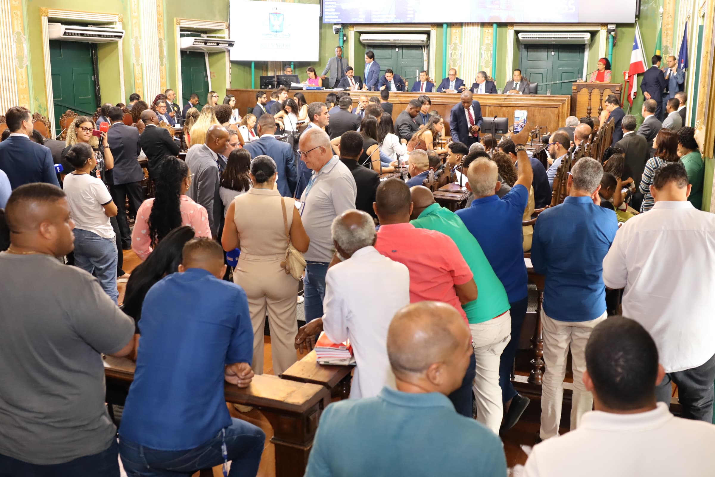 Câmara de Salvador aprova leis de inclusão e apoio a mulheres