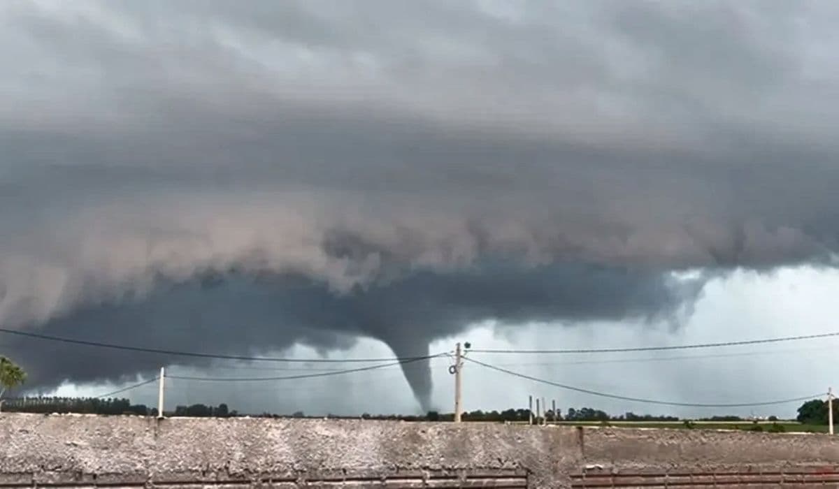 Funil de tornado é registrado perto da fronteira com o Brasil
