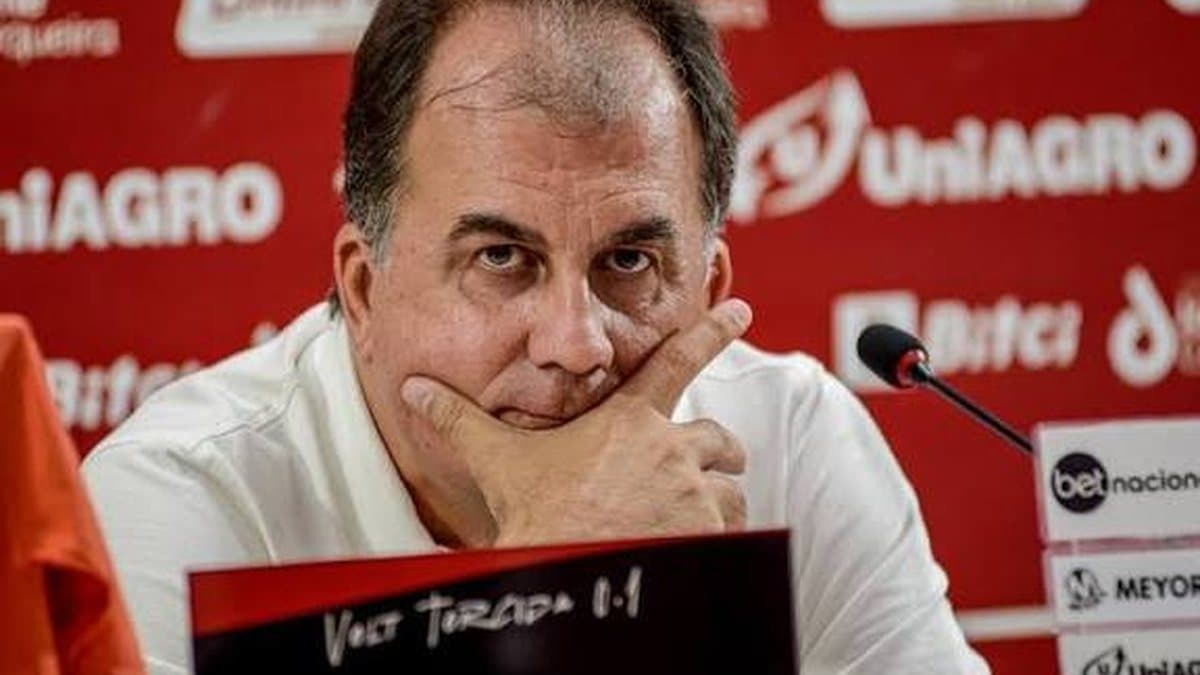 Vitória enfrenta ano turbulento em 2025 e luta para não cair