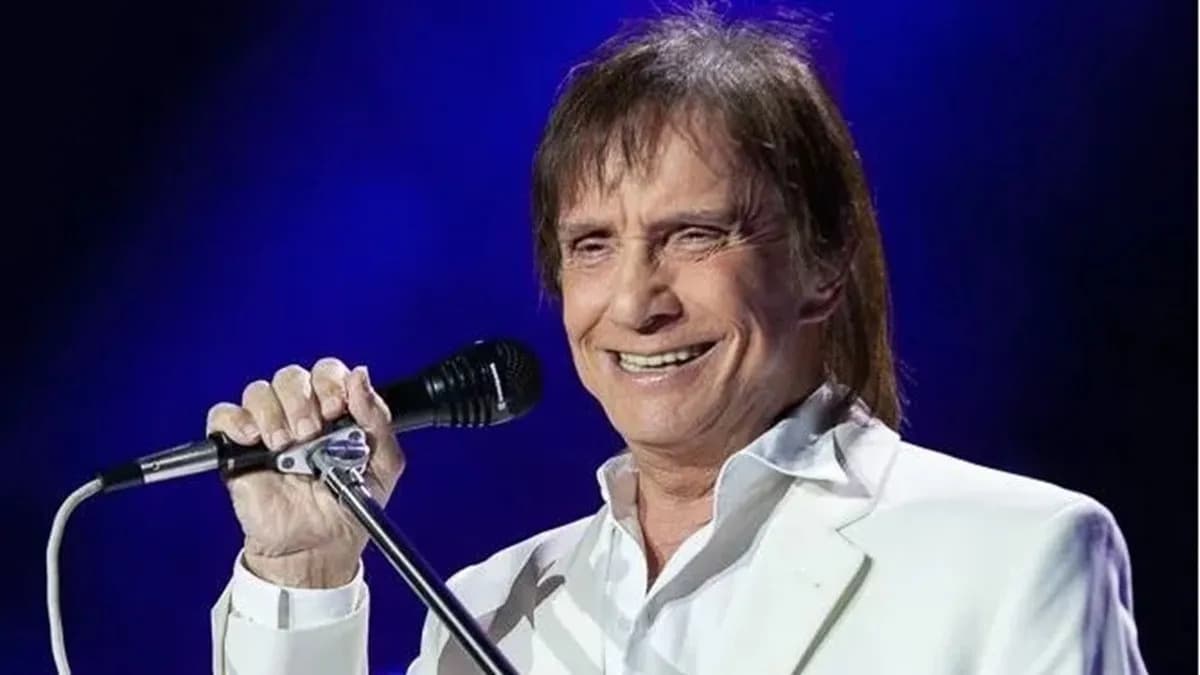 Roberto Carlos não usa preto em Salvador; entenda as manias do Rei