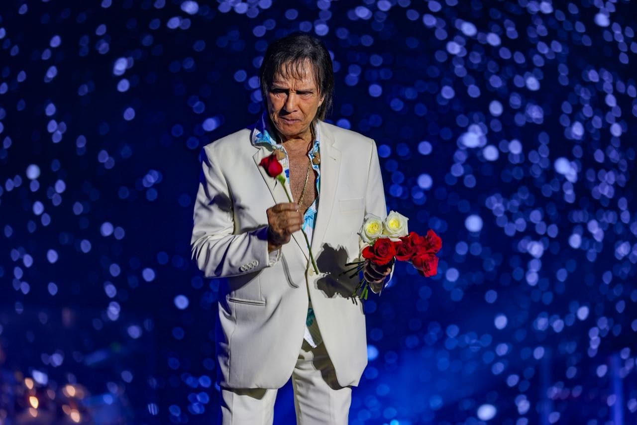 Roberto Carlos emociona gerações em show especial na Bahia