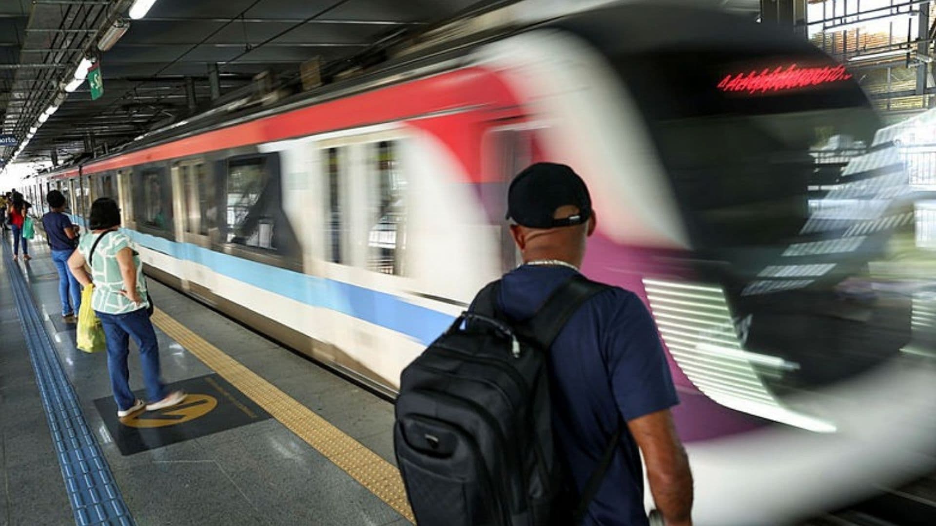 Metrô de Salvador retoma operação em estações após obras