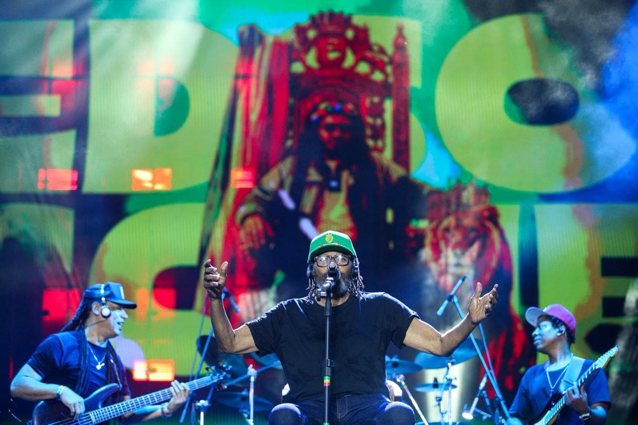 Edson Gomes desabafa sobre boatos e festeja sucesso no Festival Virada Salvador