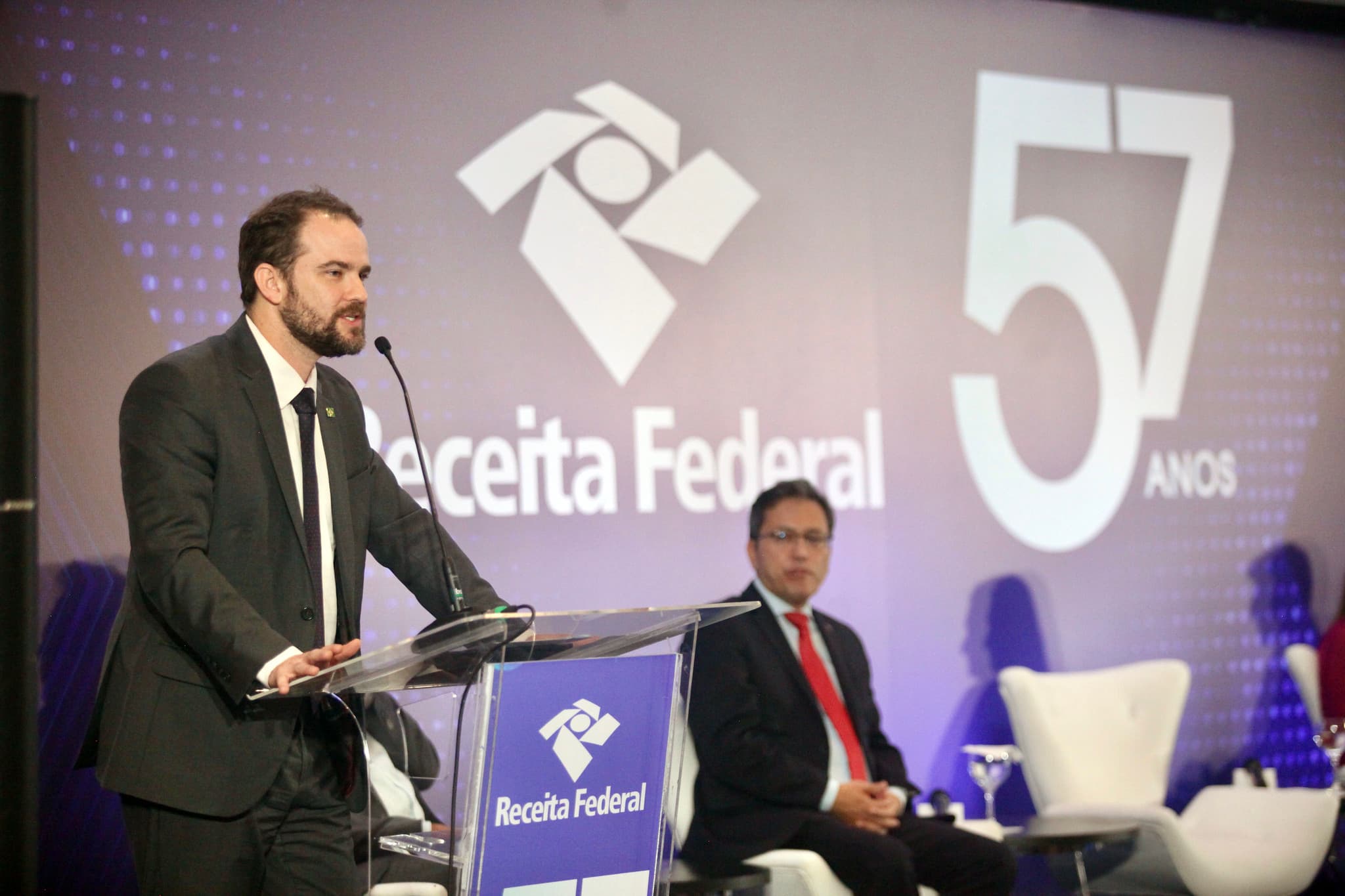 Substituto de Haddad na Fazenda já age como ministro