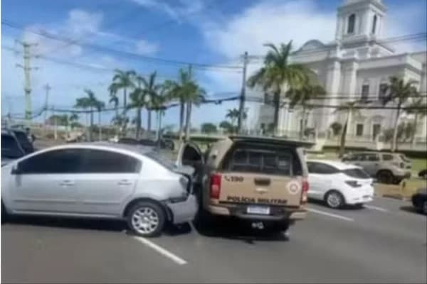 Engavetamento na Paralela deixa dois PMs feridos em Salvador
