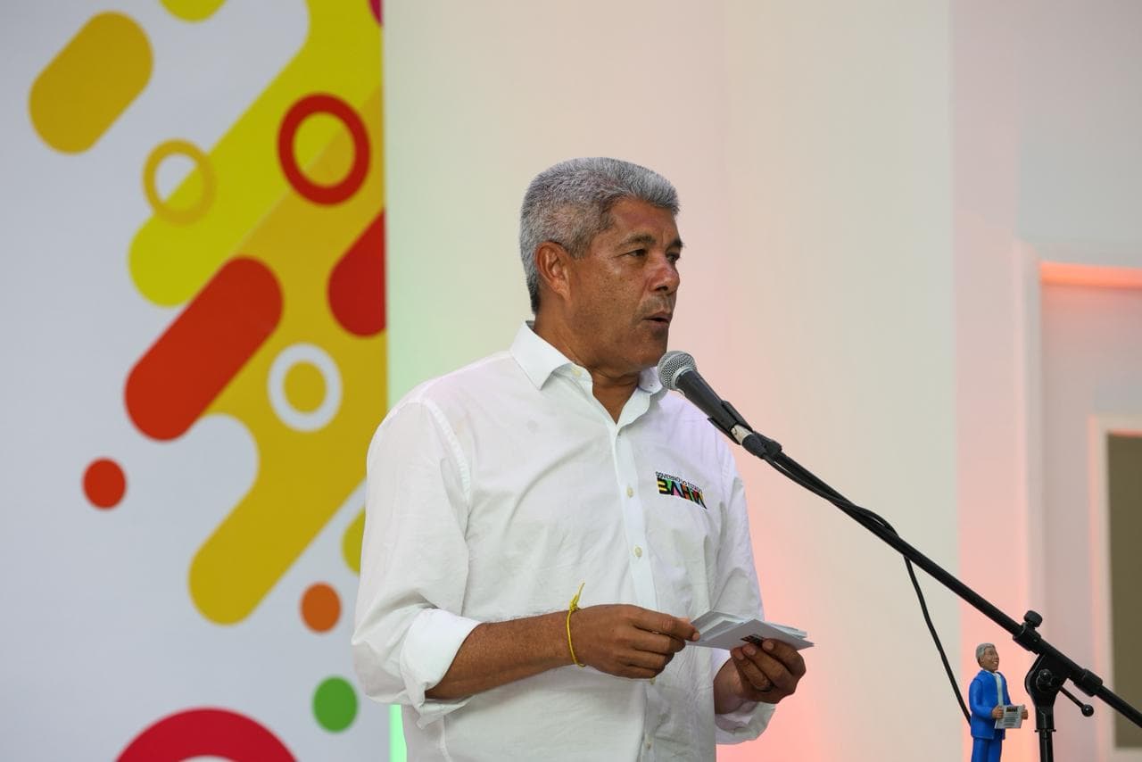 Jerônimo Rodrigues inaugura escola em Salvador e abre matrículas estaduais