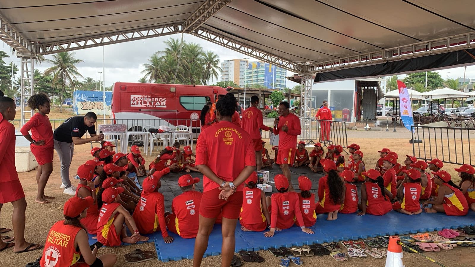 Projeto Anjinho das Águas ensina prevenção a crianças em Salvador