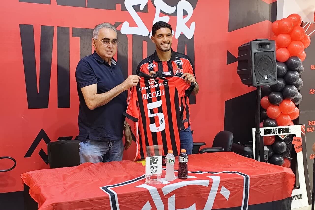 Vitória anuncia Riccieli, novo zagueiro: 'Sempre sonhei em jogar aqui'