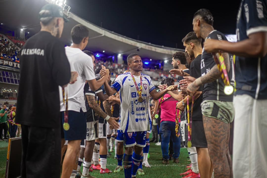 Remo homenageia Águia de Marabá com medalhas após tragédia no Pará