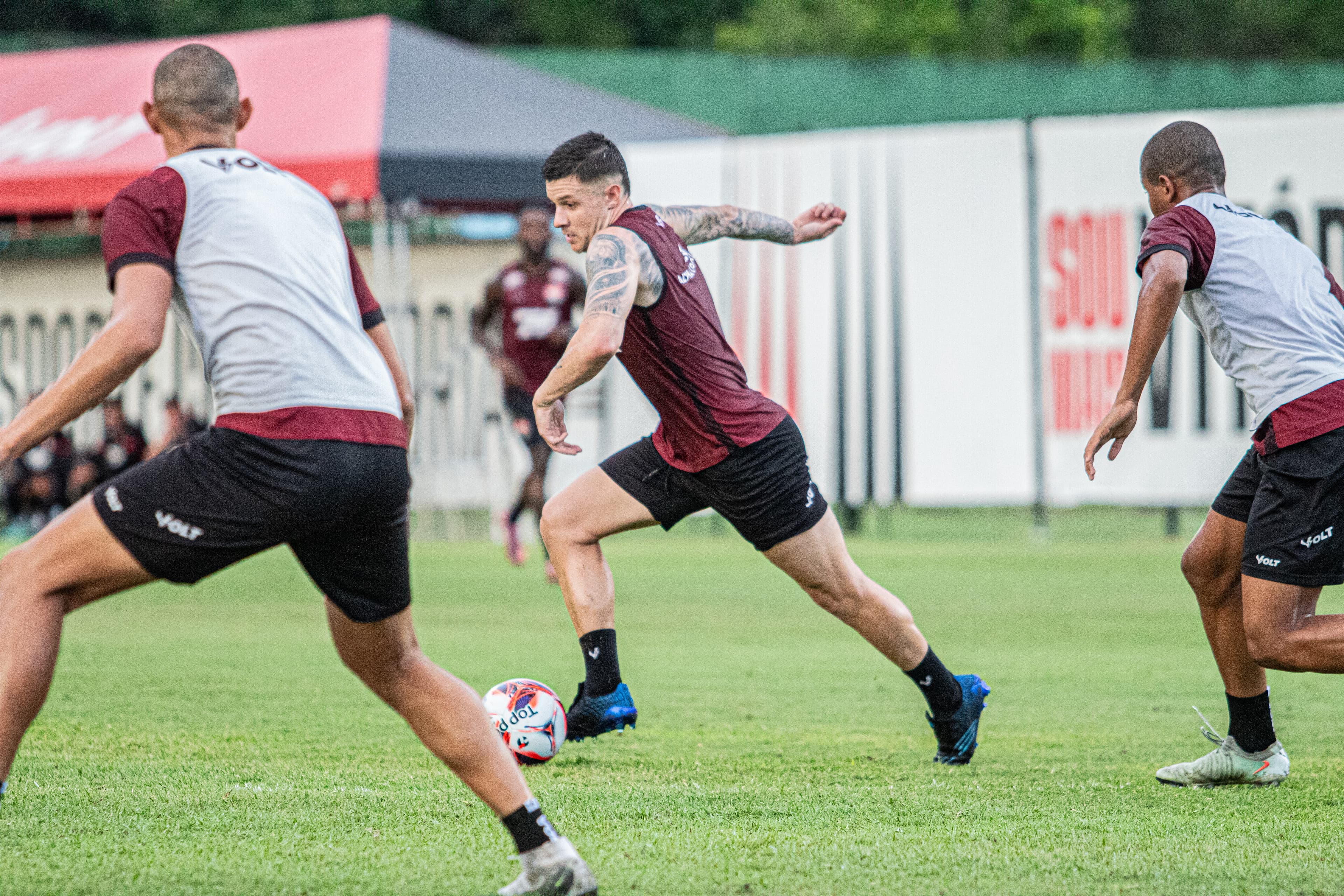Vitória convoca elenco principal para estreia no Campeonato Baiano