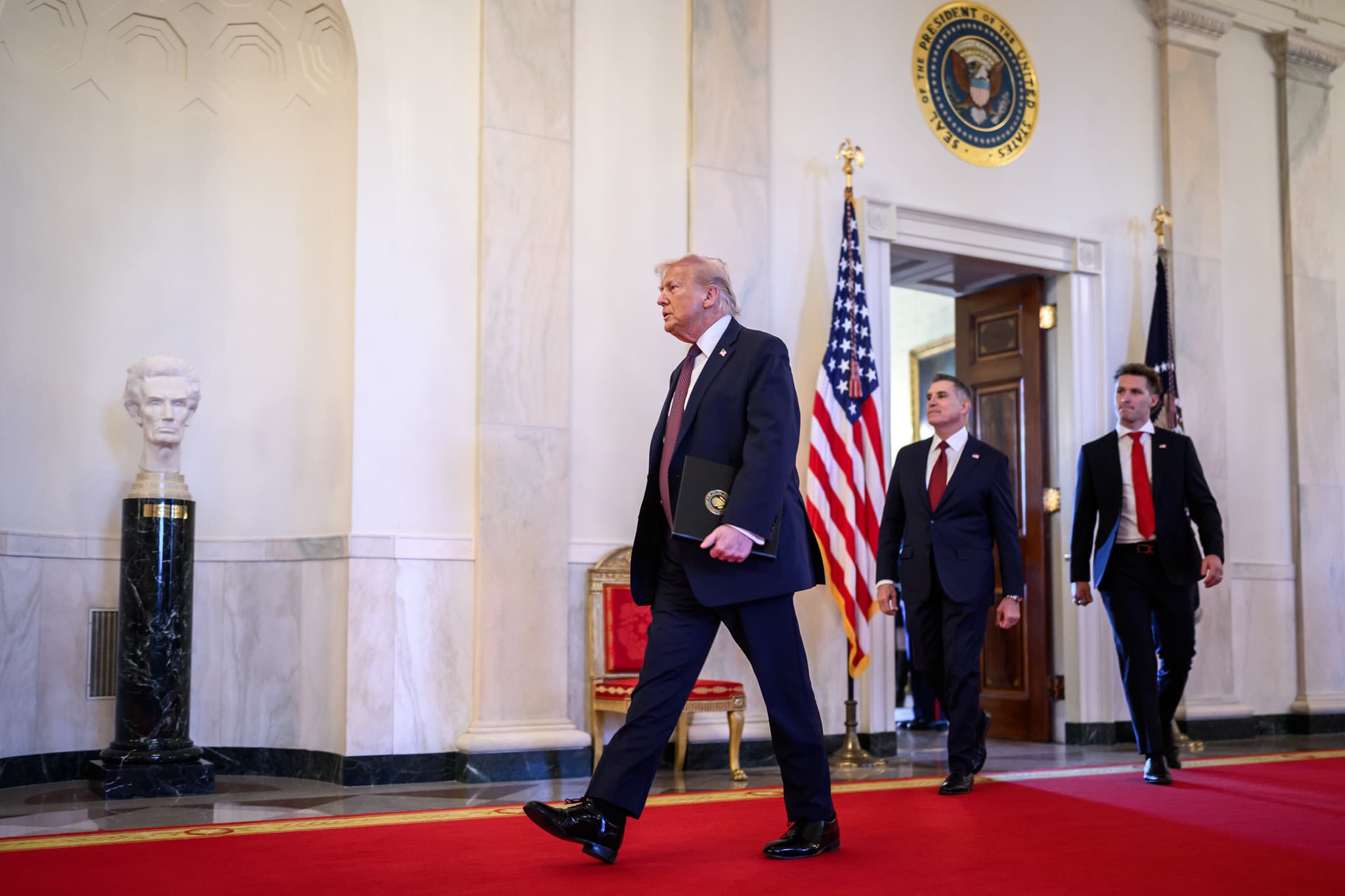 Trump lança Conselho de Paz em Davos e acende alerta mundial