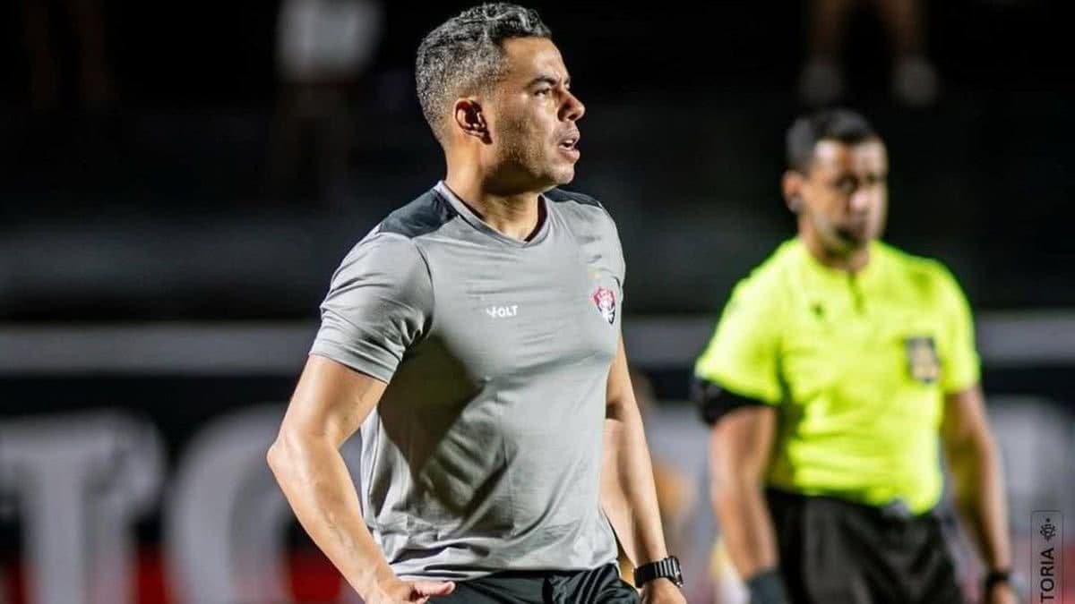 Jair Ventura projeta BaVi como final e busca camisa 9 no Vitória