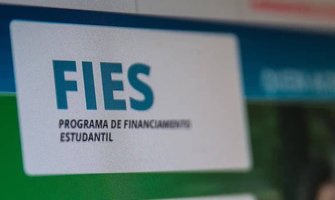 Fies 2026 abre inscrições e mantém 50% das vagas para o Fies Social
