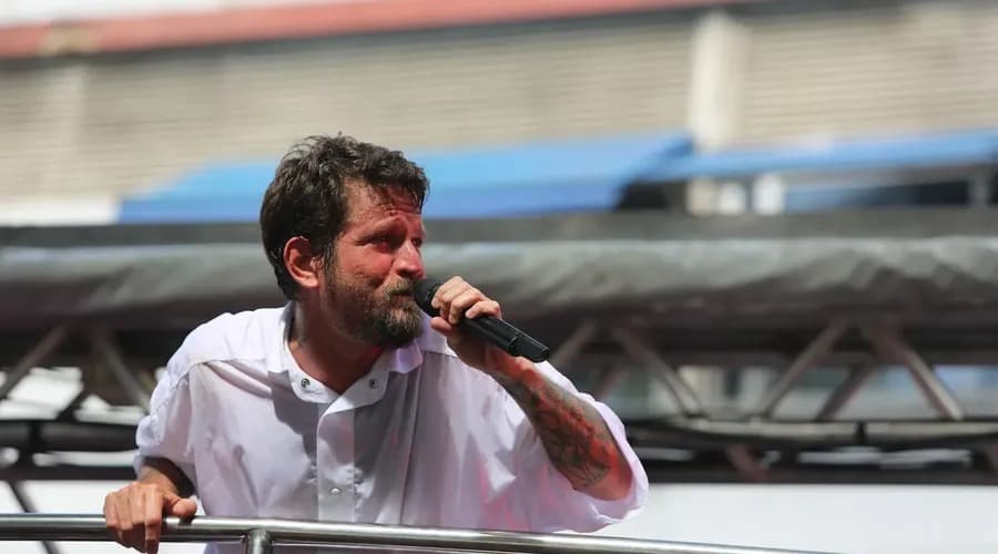 Saulo faz show gratuito neste domingo em Salvador