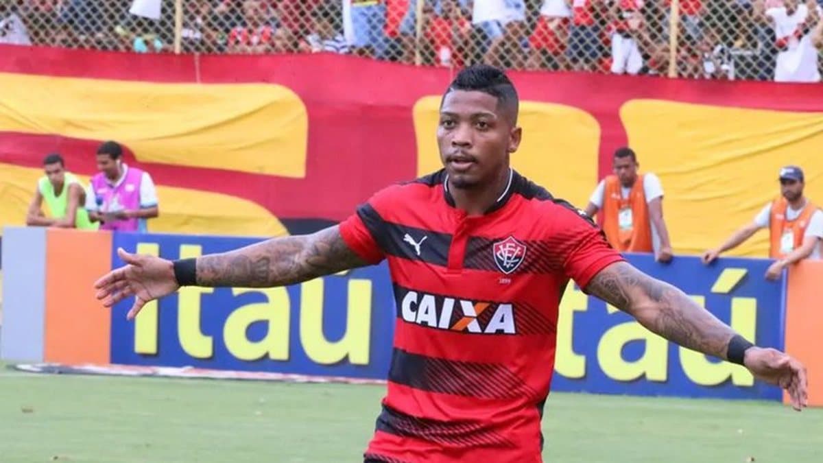 Vitória anuncia volta de Marinho; atacante assina até o fim da temporada