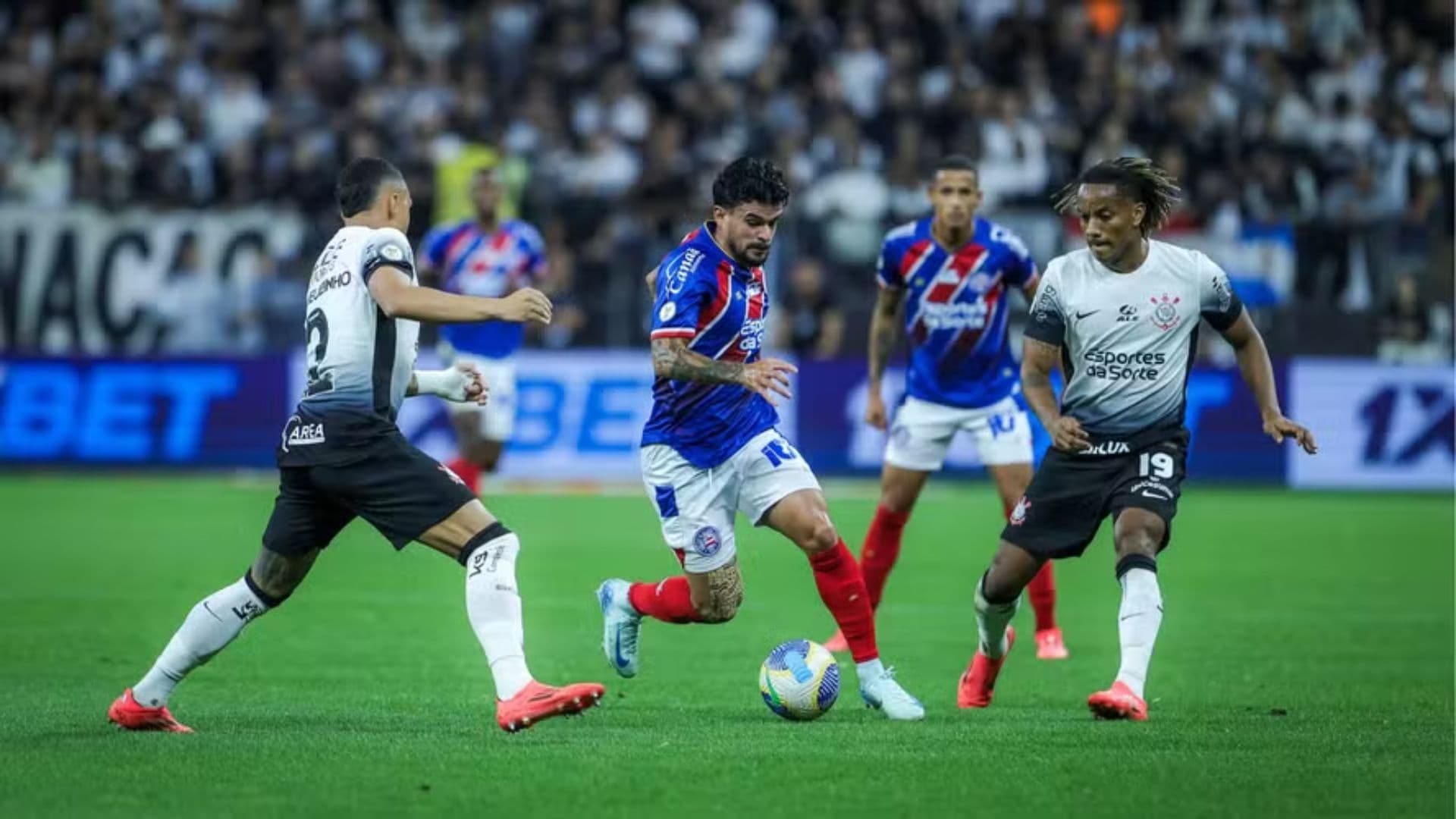Corinthians e Bahia se enfrentam na Vila Belmiro pela estreia do Brasileirão